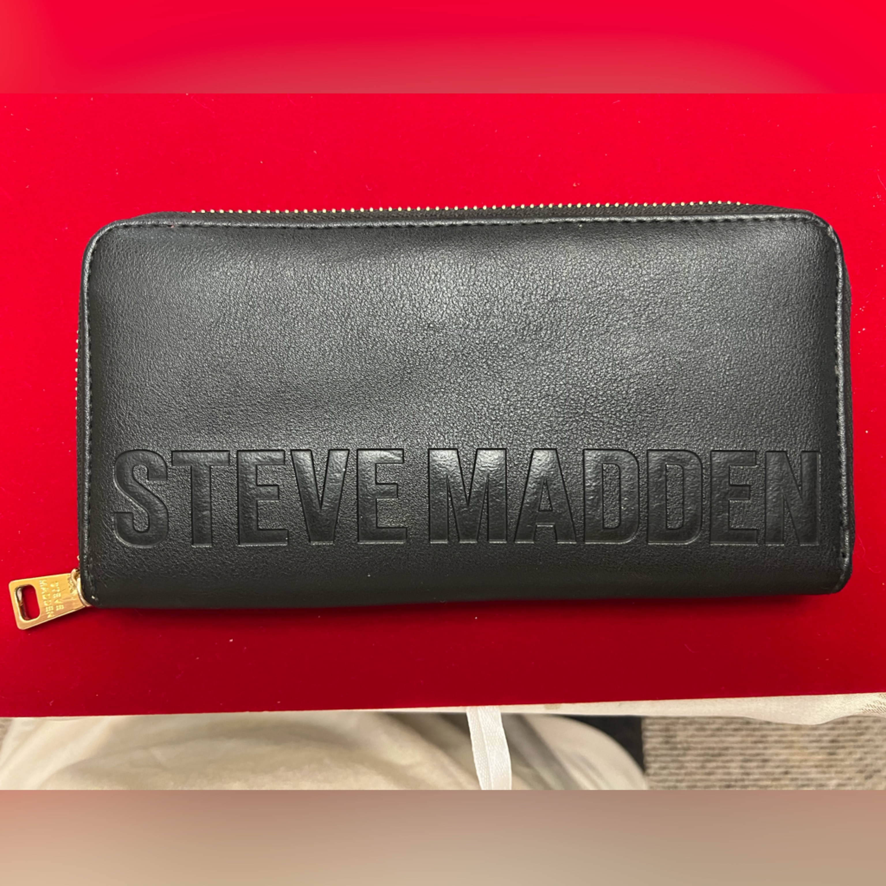 Steve Madden Black And Gold Zipper Wallet